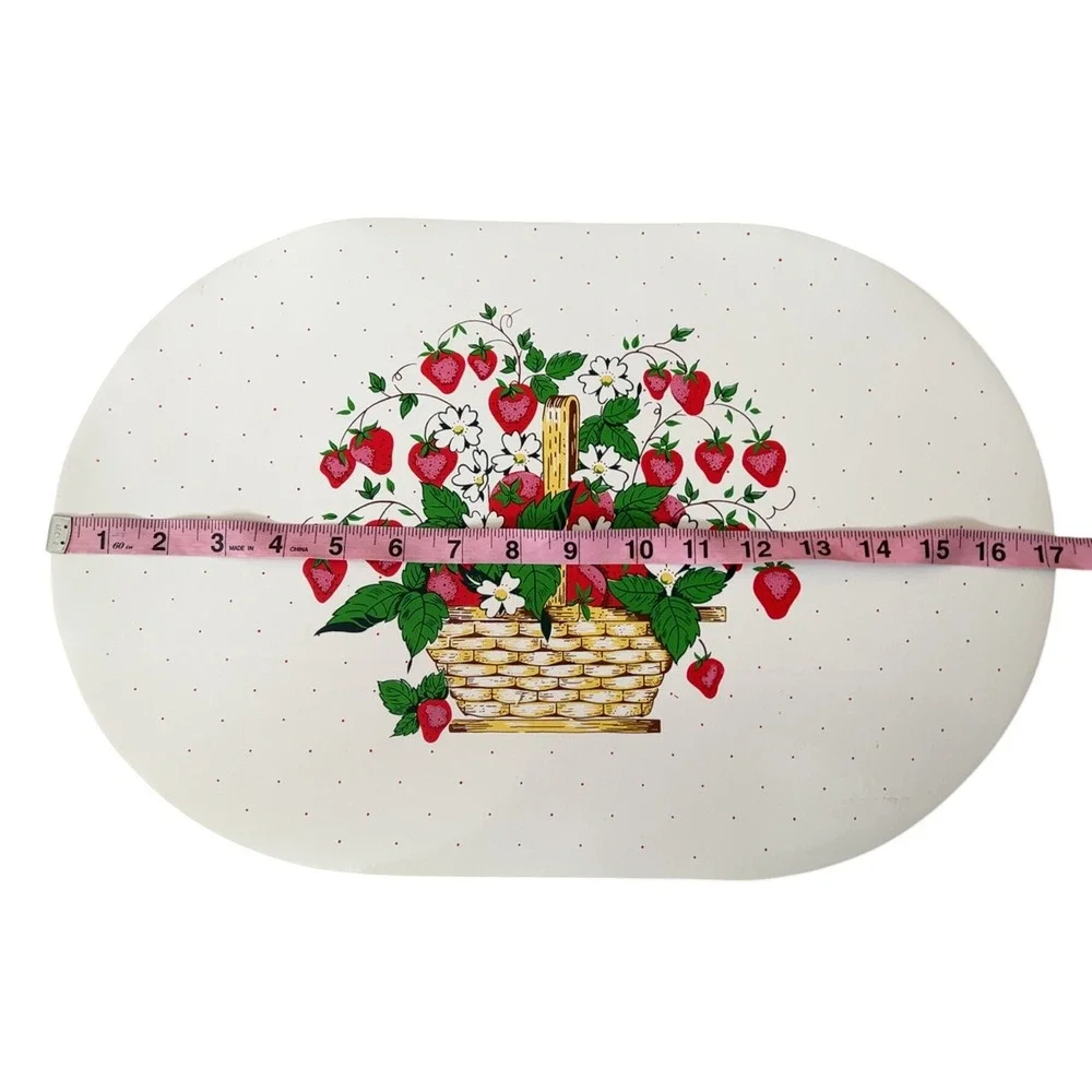 VINTAGE Strawberry Basket Placemats - Very good vintage condition